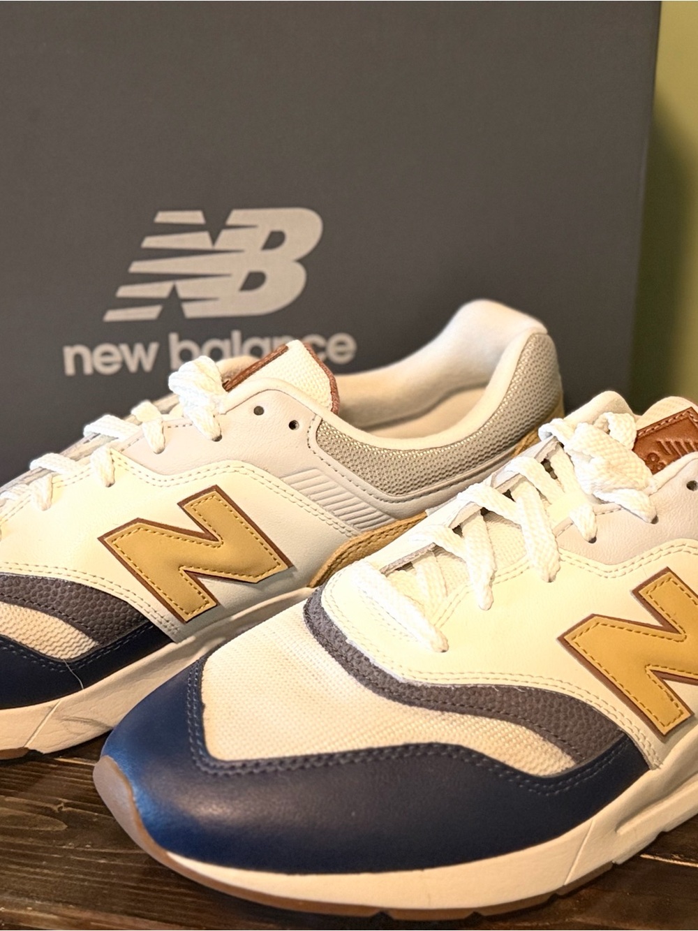 New Balance 997H White/Navy/Tan Men’s Size 11.5